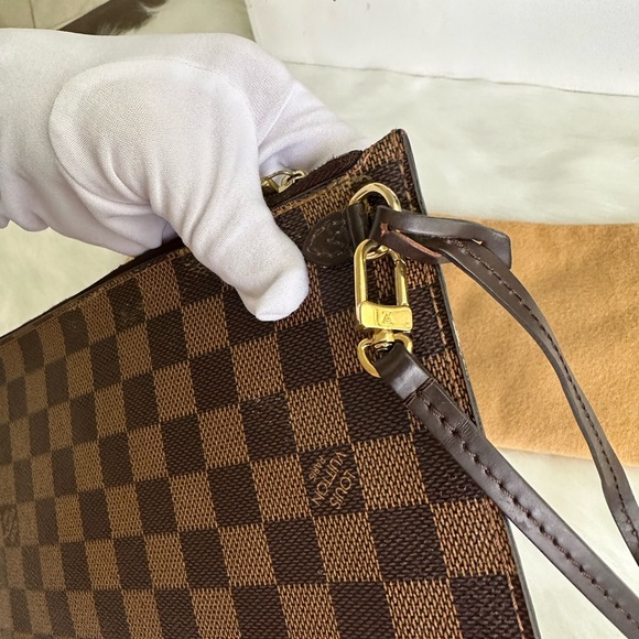 Auth Louis Vuitton Wristlet - Picture 15 of 17